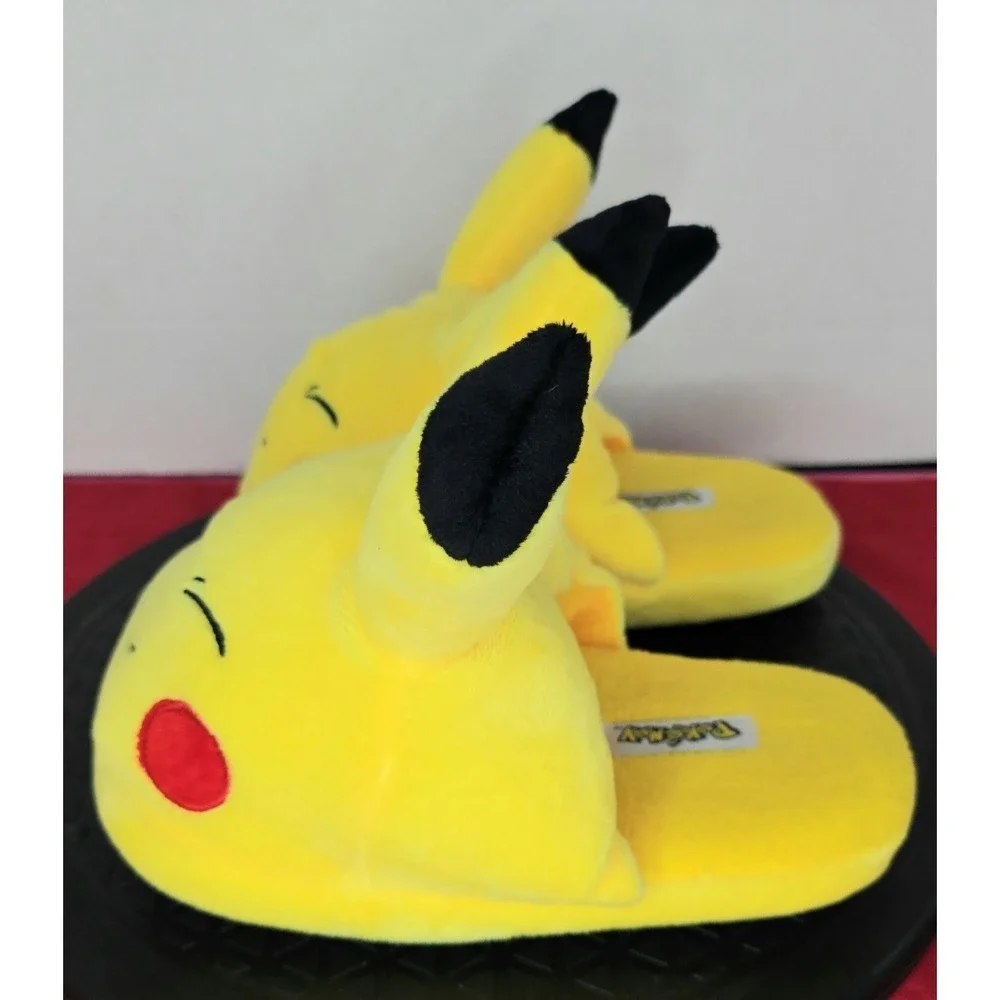 Big Kid's Pikachu Pokémon Slippers Size‎ 11/12 NWOT'S Yellow